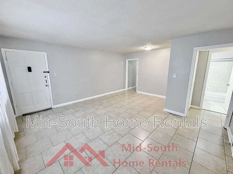 2 bed, 1.5 bath, $895 — Photo 2