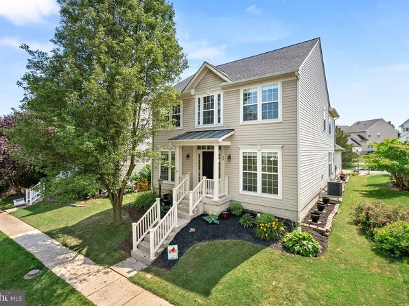28 Stocks St, Lovettsville, VA 20180