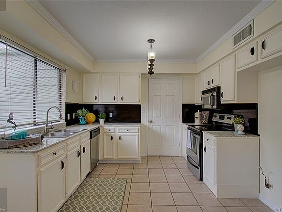 3rd image of 10003 Carlsbad Dr