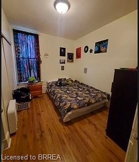 4th image of 117 Main St W