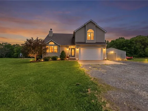 30109 E 222nd Ct, Pleasant Hill, MO 64080