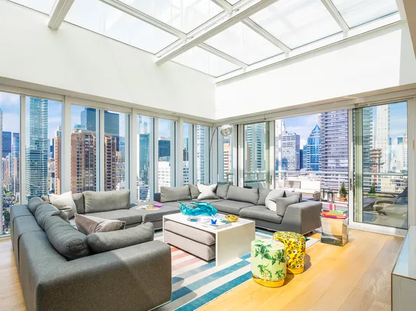 301 East PENTHOUSE image 1 of 17