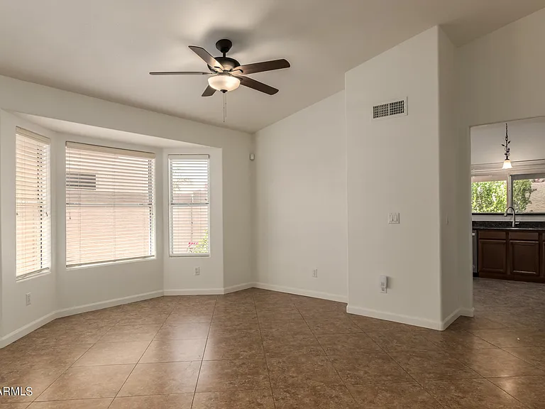 4634 E Grovers Ave — Photo 5