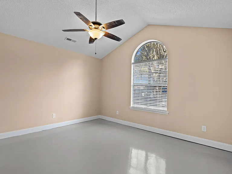 1160 Shipyard Blvd — Photo 12