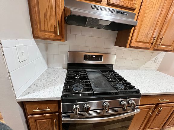Upgraded gas range with griddle