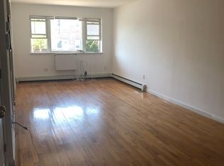 16107 Station Rd, Flushing, NY 11358