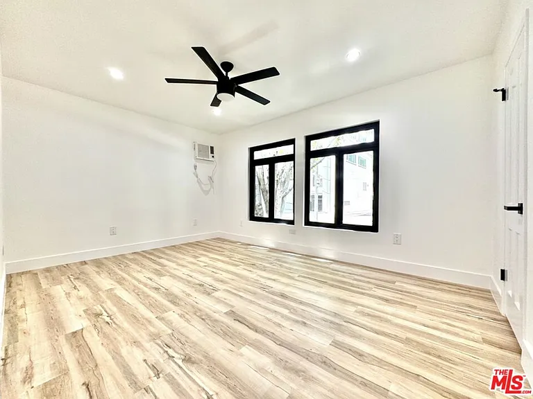 121 S Crescent Dr #A — Photo 7