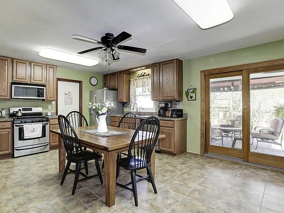5th image of 1012 Christmas Ln