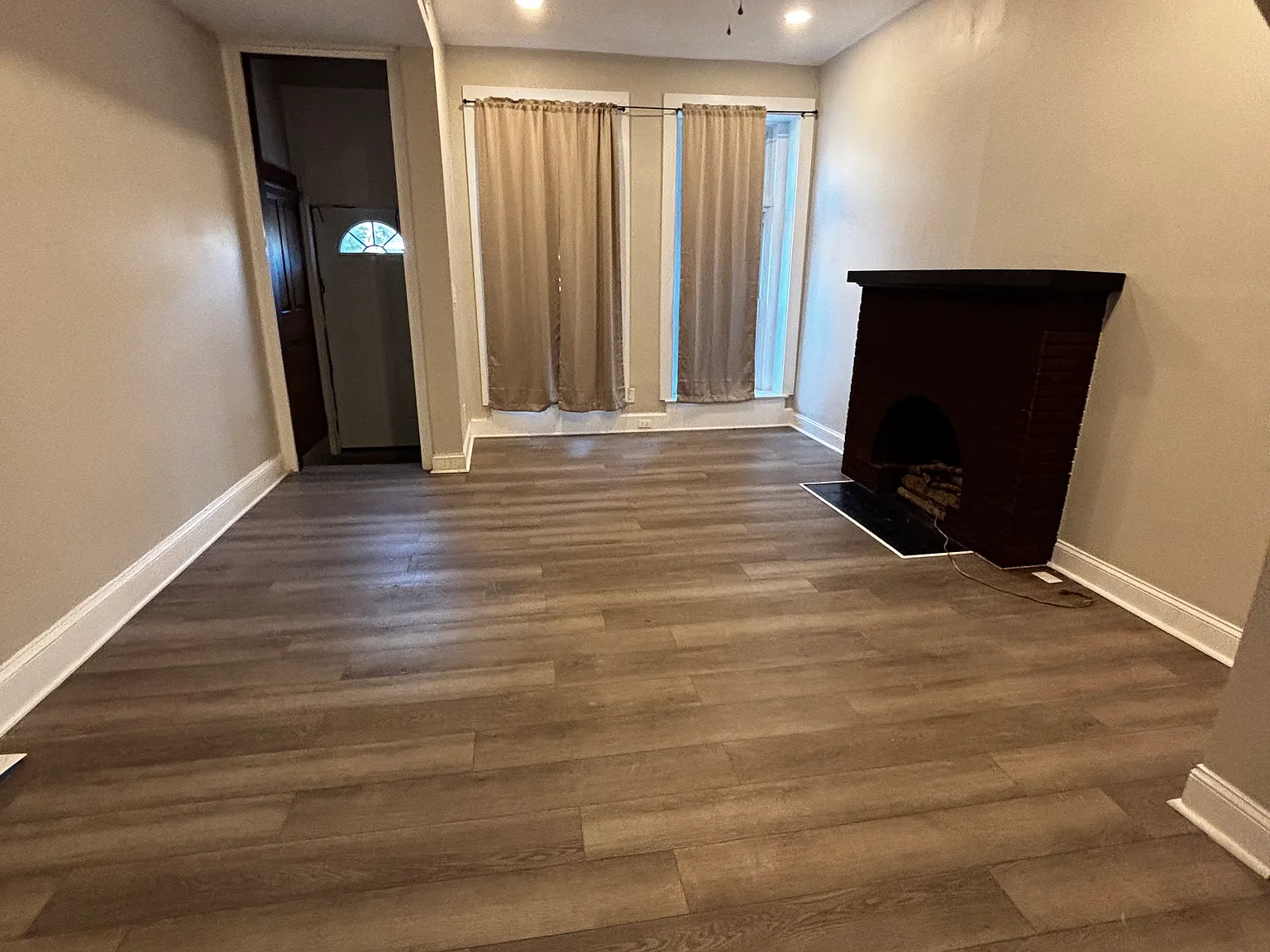 5 bed, 2000 sqft, $2,500 — Photo 4