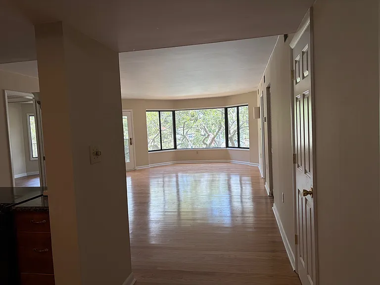 7 Shelter Cove Ln — Photo 2