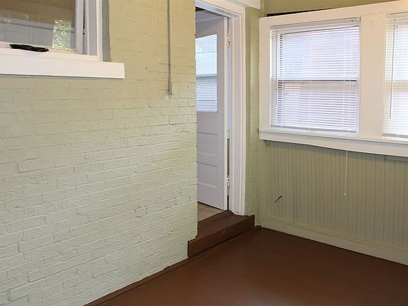 Covered entry (bike) room from stairway