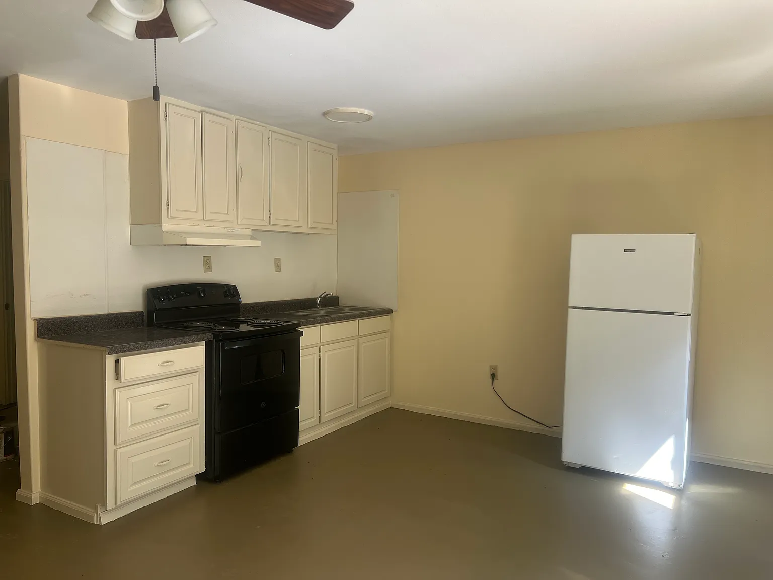 1127 Akers Rd — Photo 3