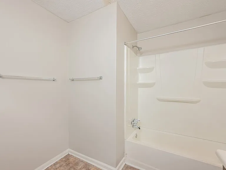 2314 Hampton Dr — Photo 14
