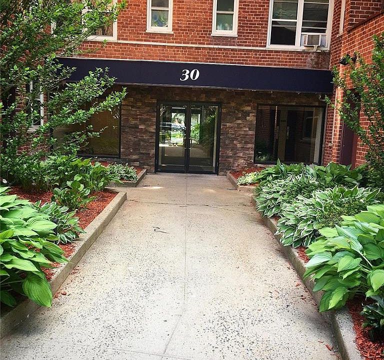 1st image of 30 N Broadway APT 2L