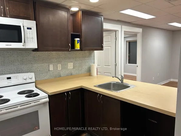 594 Barton St E #4, Hamilton, ON L8L 2Z7