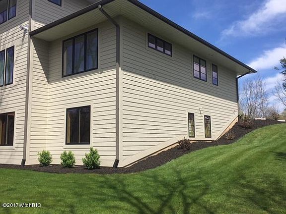 4th image of 2365 Lake Birch Ct NE