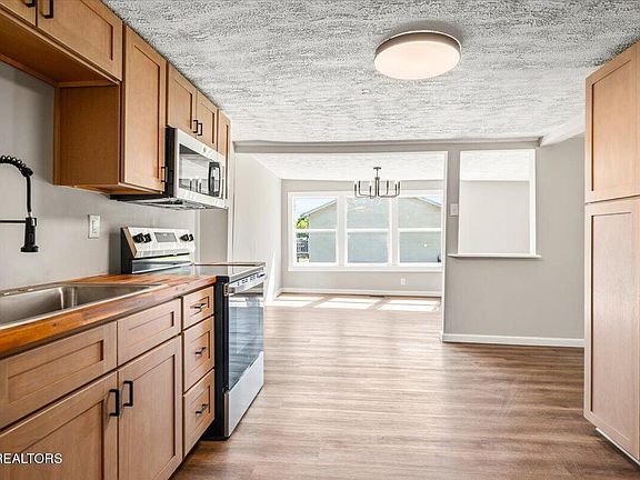 4th image of 404 Sharp Ln