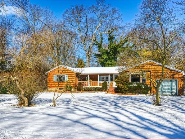 24 Loft Road, Smithtown, NY 11787