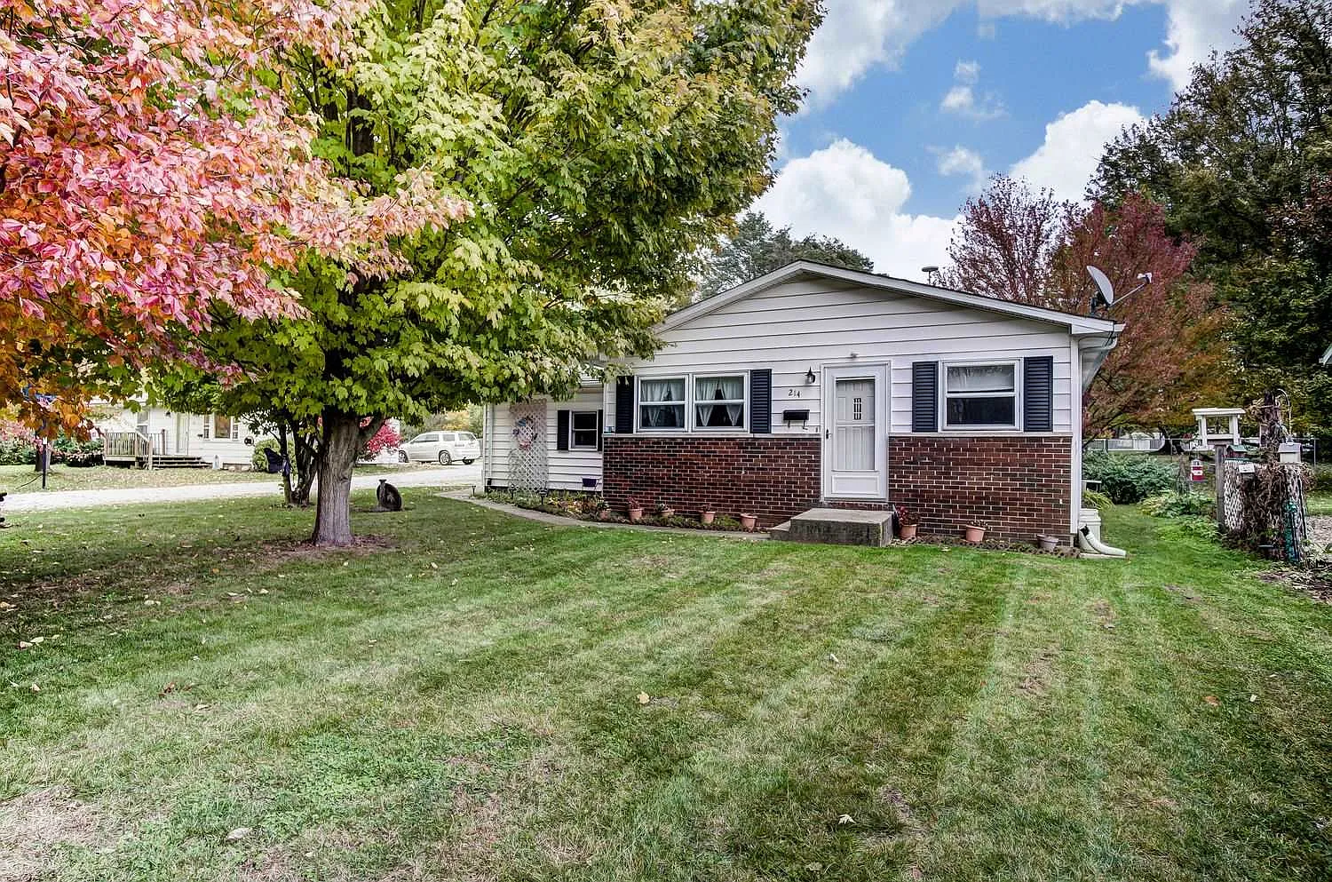 214 N Maple St photo 1