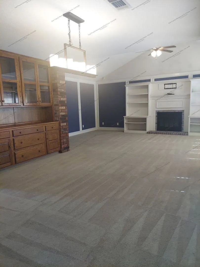 3 bed, 2.0 bath, 2038 sqft, $1,800 — Photo 4
