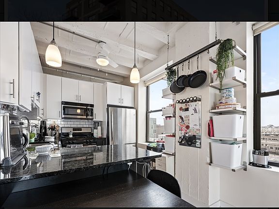 4th image of 1791 W Howard St Unit 405