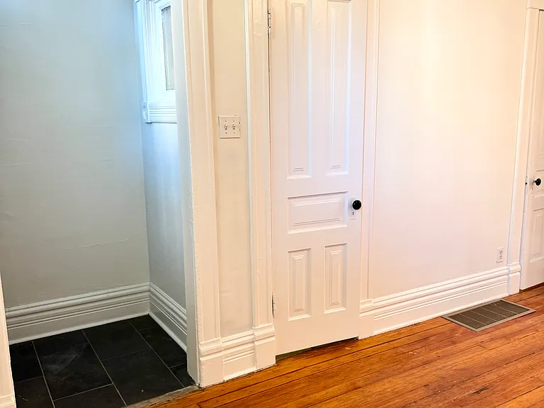 911 N Winchester Ave #1F — Photo 16