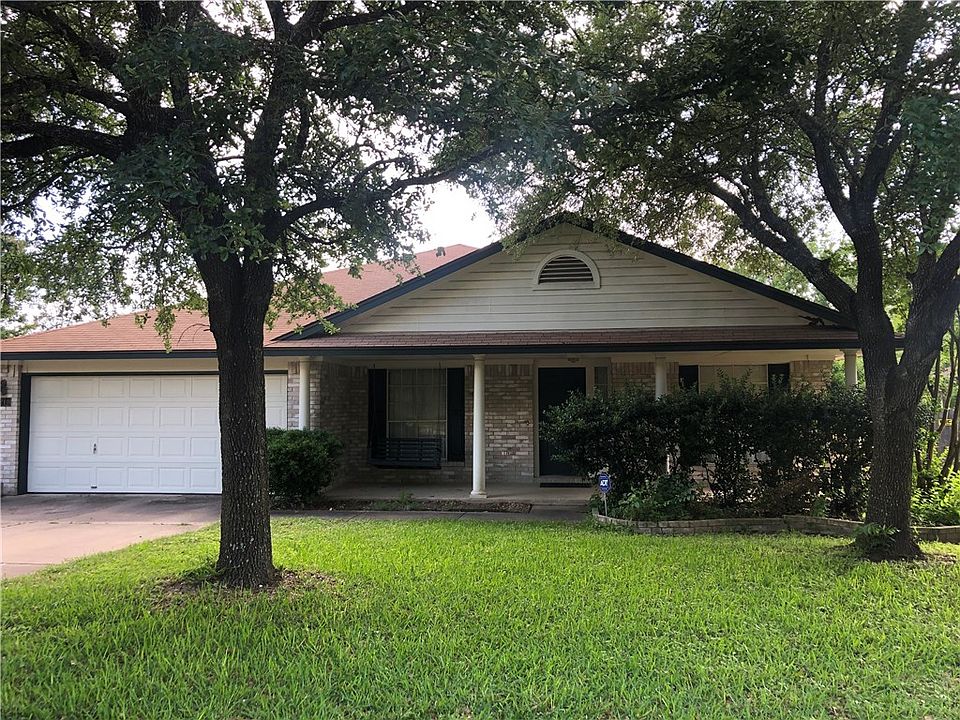 2nd image of 1210 Jordan Ln