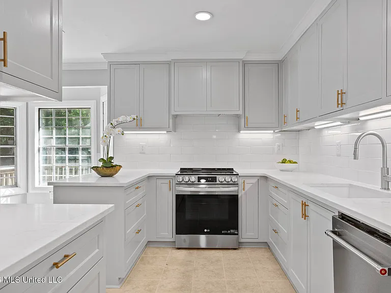 1112 Meadowbrook Rd — Photo 9