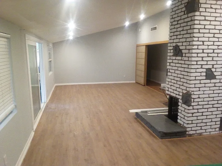 5647 Winnetka Ave — Photo 10