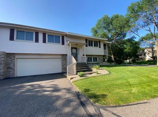 11819 Undercliff St NW, Coon Rapids, MN 55433
