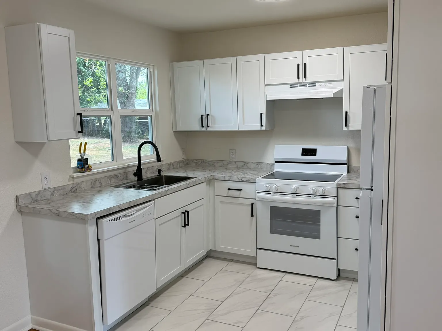 3 bed, 1008 sqft, $1,100 — Photo 4