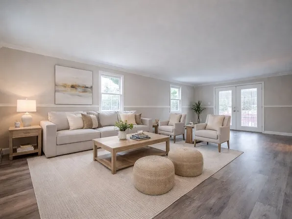 1138 Sassaquin Ave, New Bedford, MA 02745