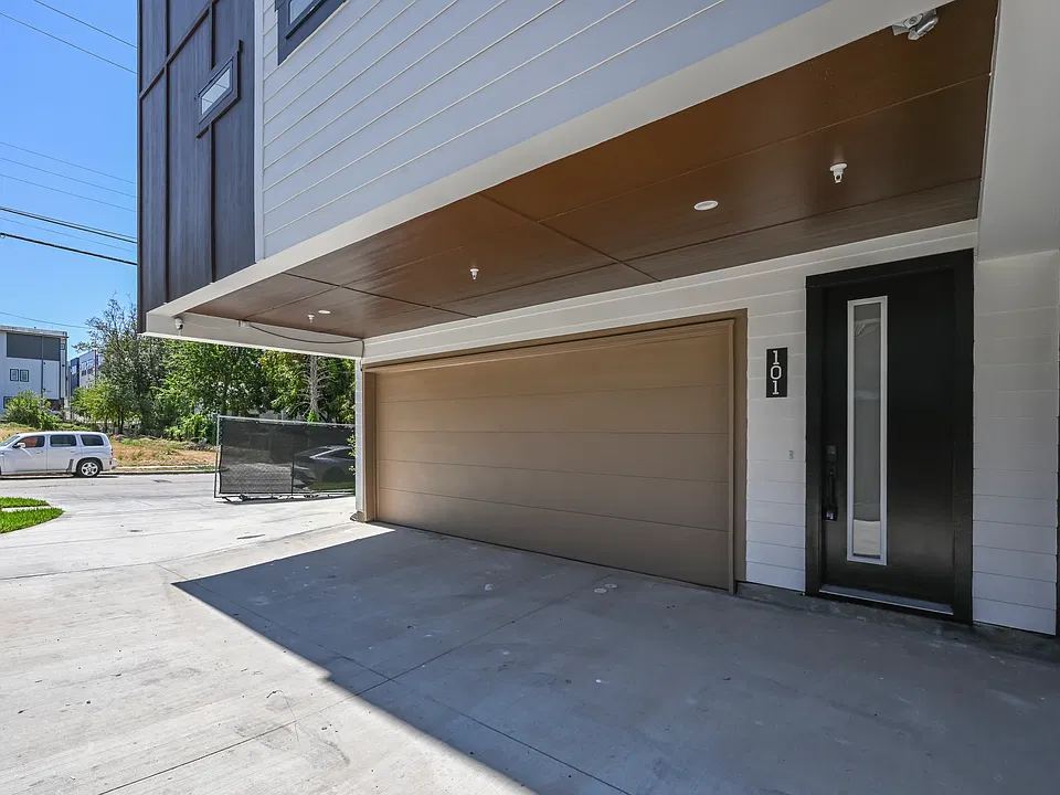 2247 Mail Ave #101