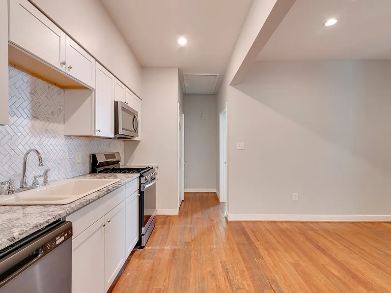 2627 W. Cary St. — Photo 6