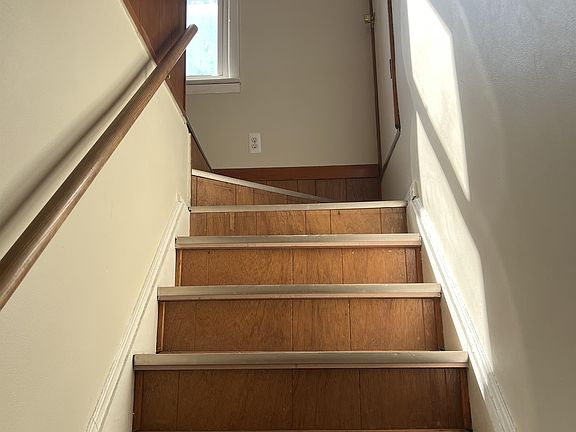 3rd image of 7451 Grandmont Ave