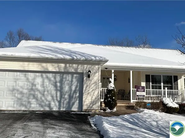 317 Golden Oaks Dr, White Haven, PA 18661