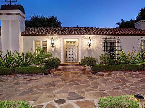 4th image of 507 N Palm Dr