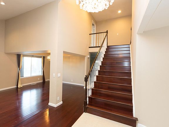 5th image of 43553 Southerland Way