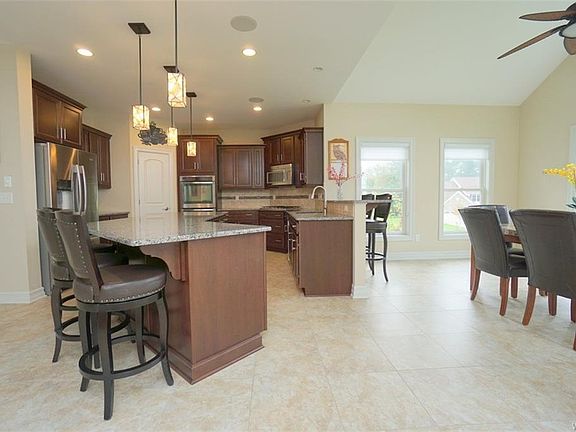 5th image of 64 Arrowood Ln