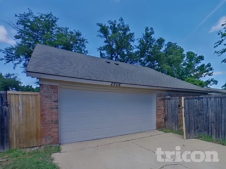 2908 Lemmontree Ln — Photo 16