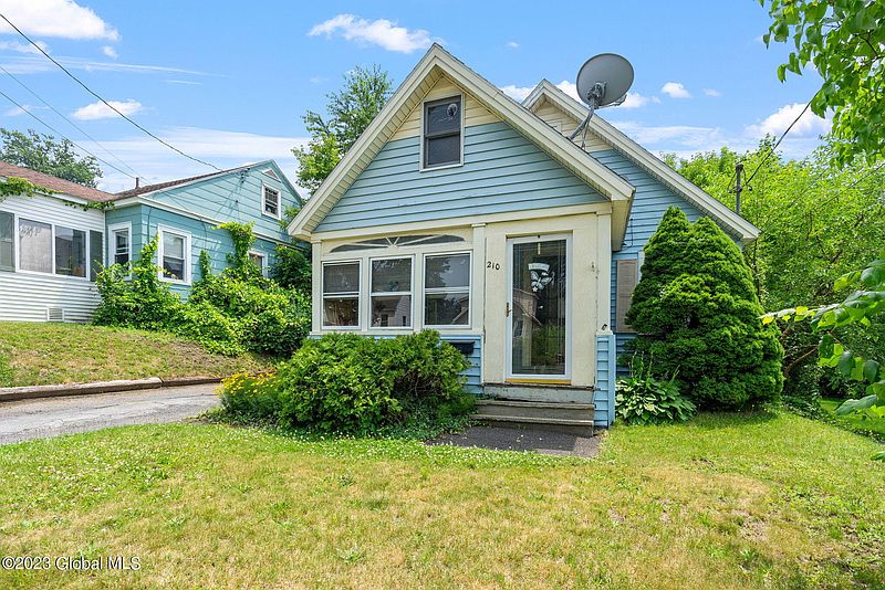 2nd image of 210 E Hudson Avenue