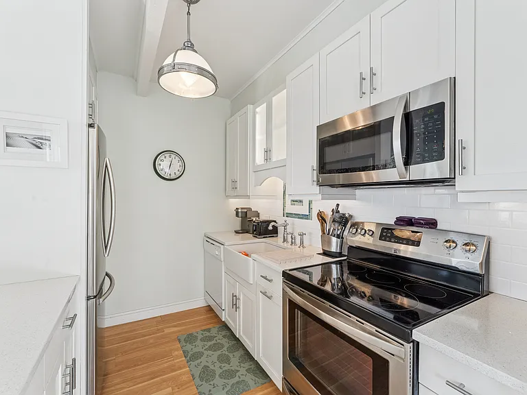 35 Library Ave #3L — Photo 6
