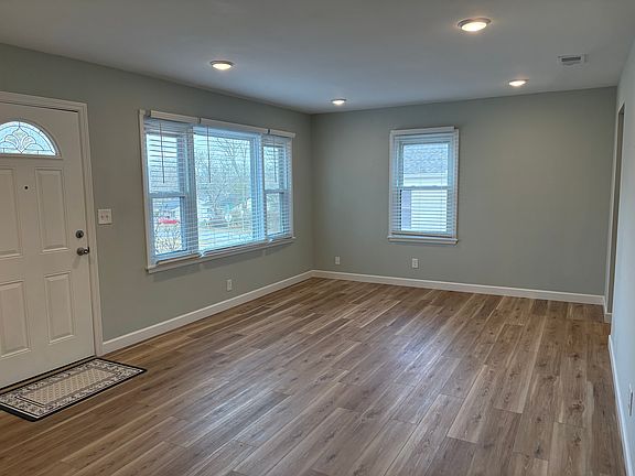 2nd image of 6547 Rainbow Ln