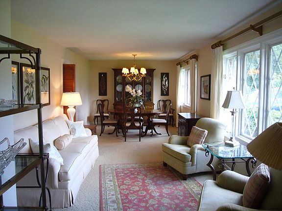 4th image of 206 Connie Cir