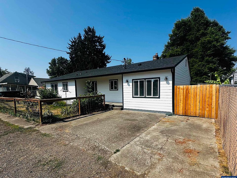 1st image of 871 Bieber St NE