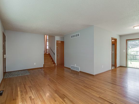 4th image of 11722 Fremont Ave