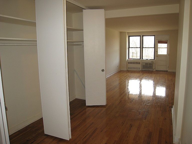 1st image of 600 Hylan Blvd APT B5c