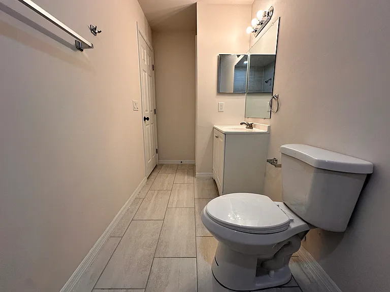 1010 NE 15th Ln — Photo 12