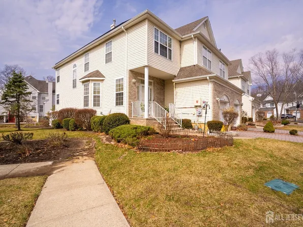 35 Frost Ln, East Windsor, NJ 08520
