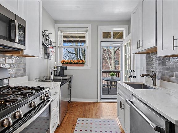 4th image of 2548 N Seminary Ave #2